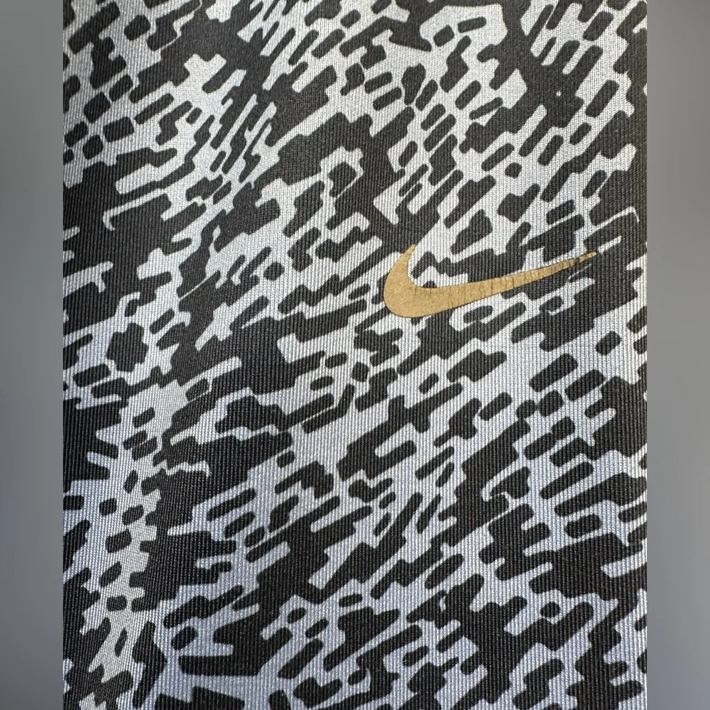 Nike women’s Dri-FIT Black and Blue Capri Leggings Size S - Picture 3 of 5